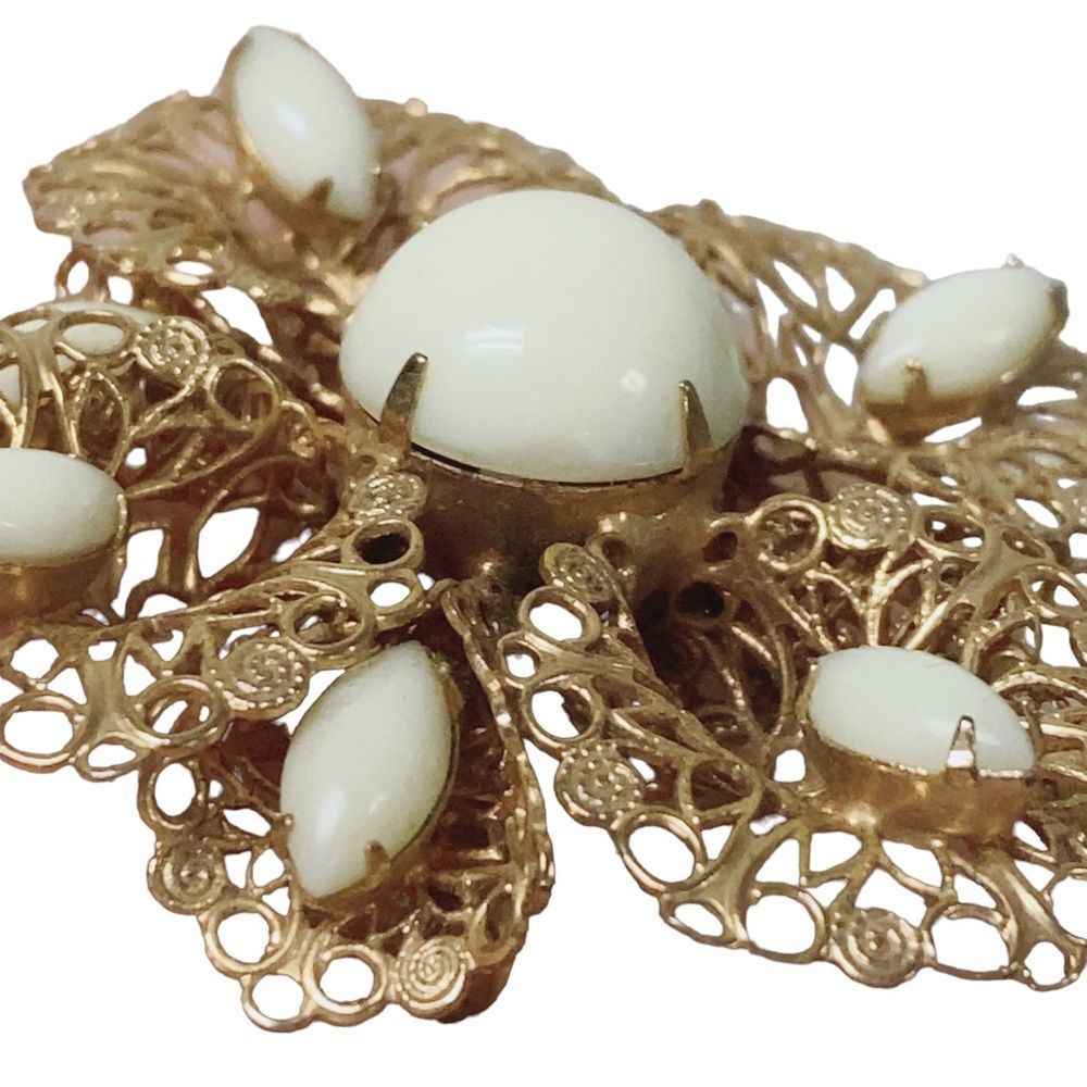 Vintage MCM Filigree Milk Glass? Goldtone Pin Brooch- FLAWED - Picture 7 of 8